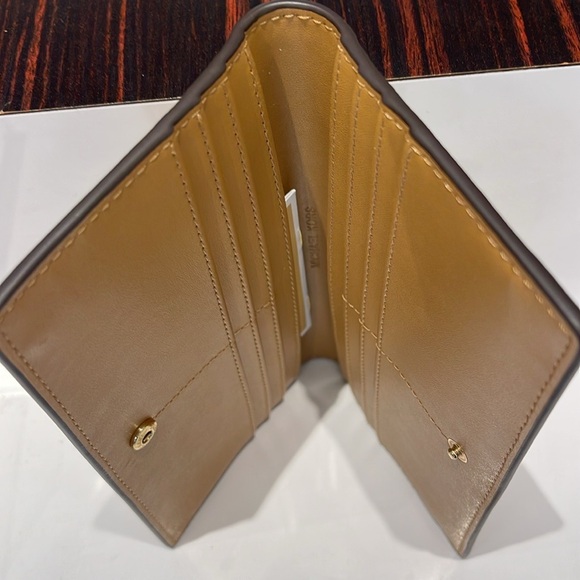 Michael Kors Reed Large Bifold Pebbled Leather Snap Wallet Card Case 
Deer
NWT - Picture 6 of 16